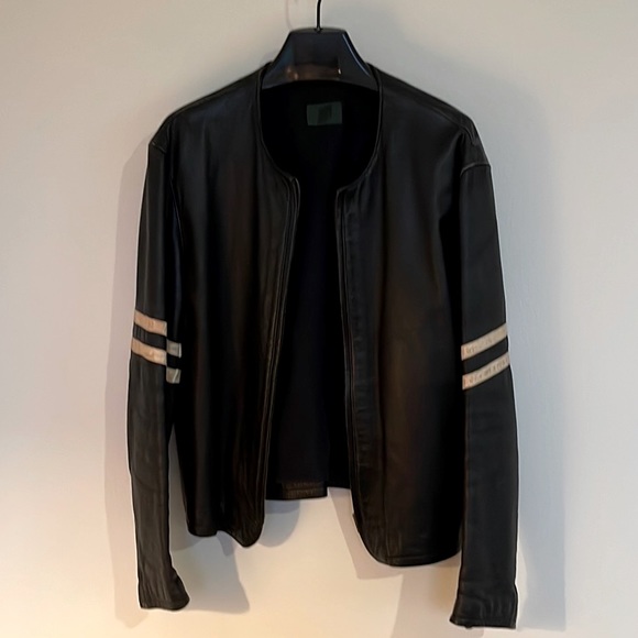 Men’s vintage leather jacket with white stripes. - Picture 1 of 16